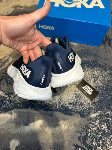 HOKA ARAHI 7 TRAINERS - UK 9